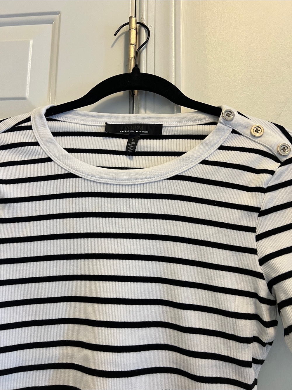 White House Black Market size small tee - Picture 2 of 5